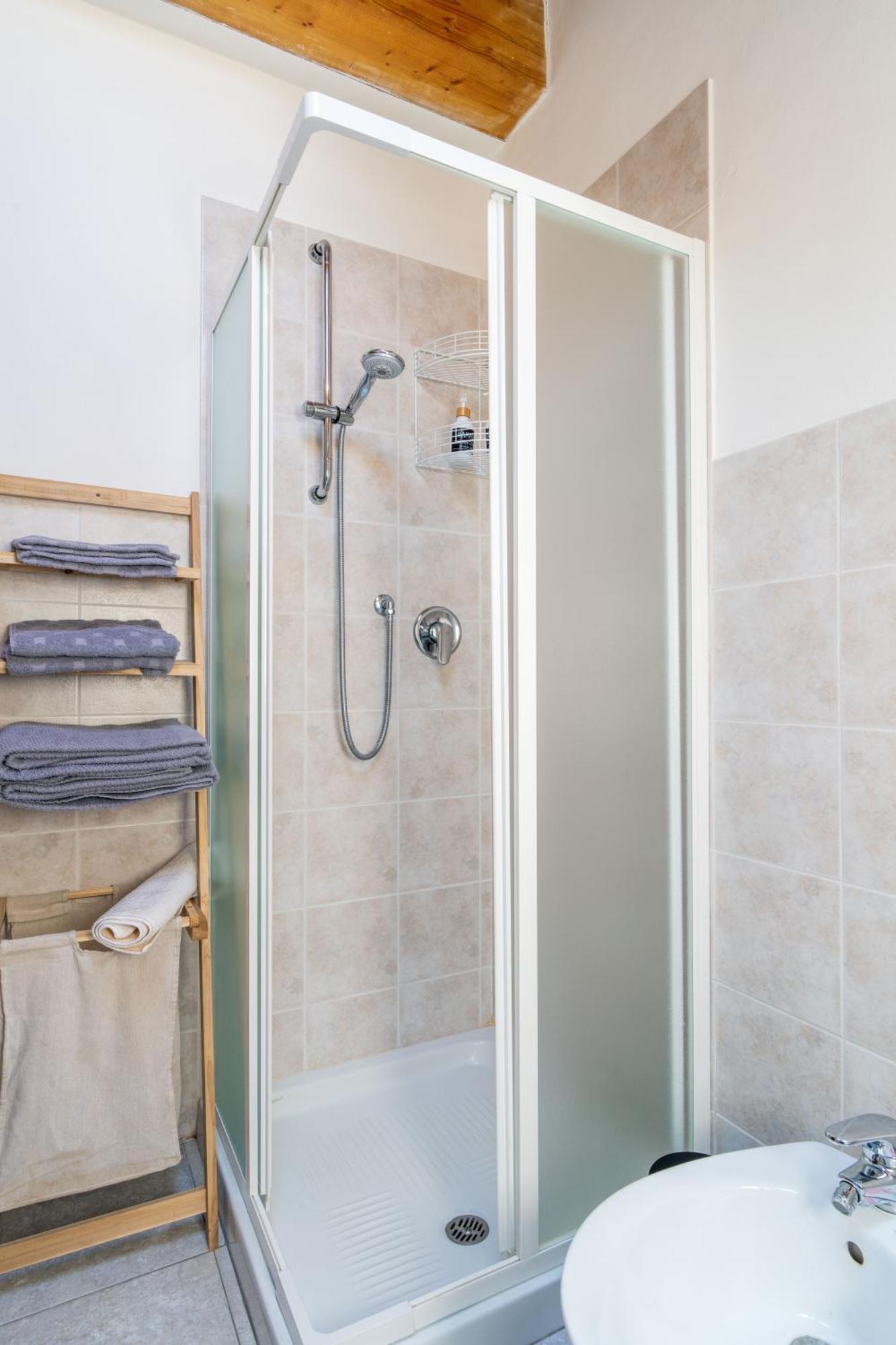 Apartamento Le Rose Venegono Superiore Exterior foto