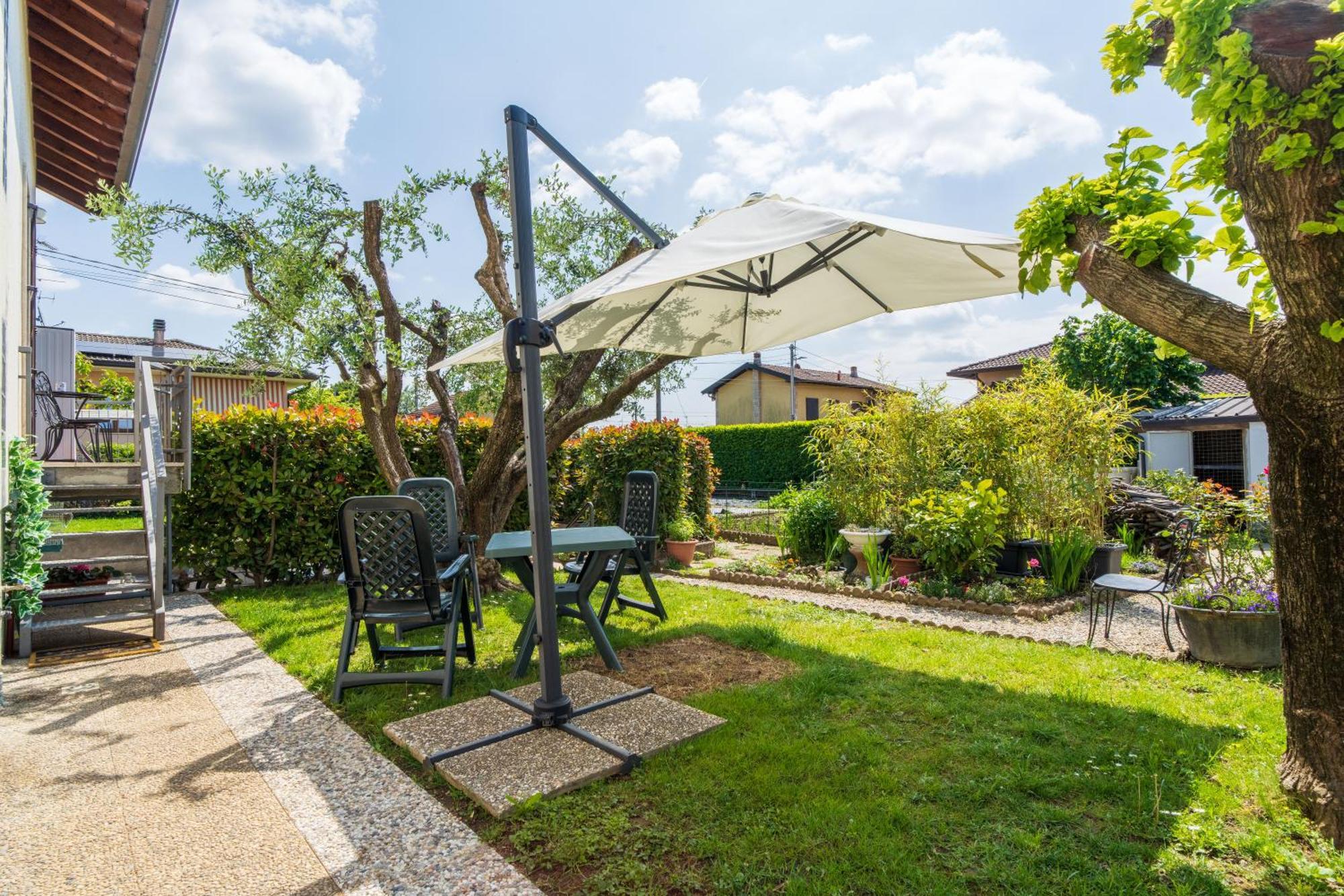Apartamento Le Rose Venegono Superiore Exterior foto